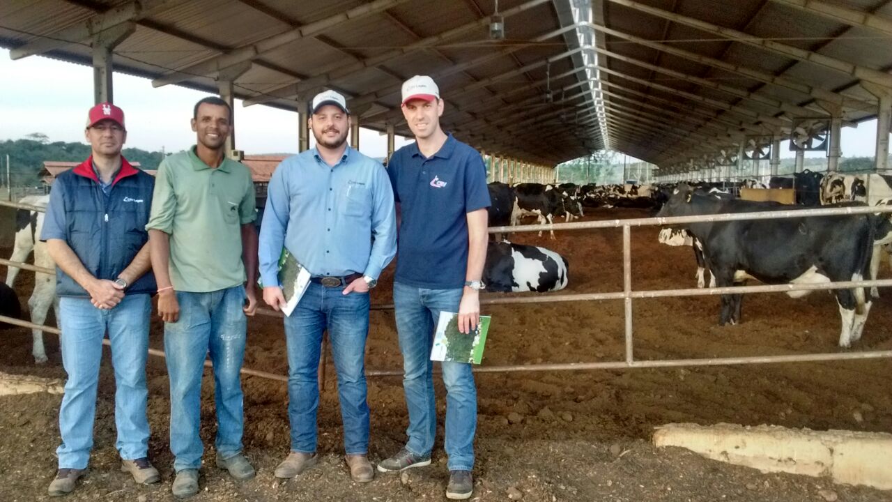 da esquerda para a direita: Alexandre Lara, Gerente Geral da Fazenda Barreiro Alto José Milton, Daniel Guerra,Sander de Roos